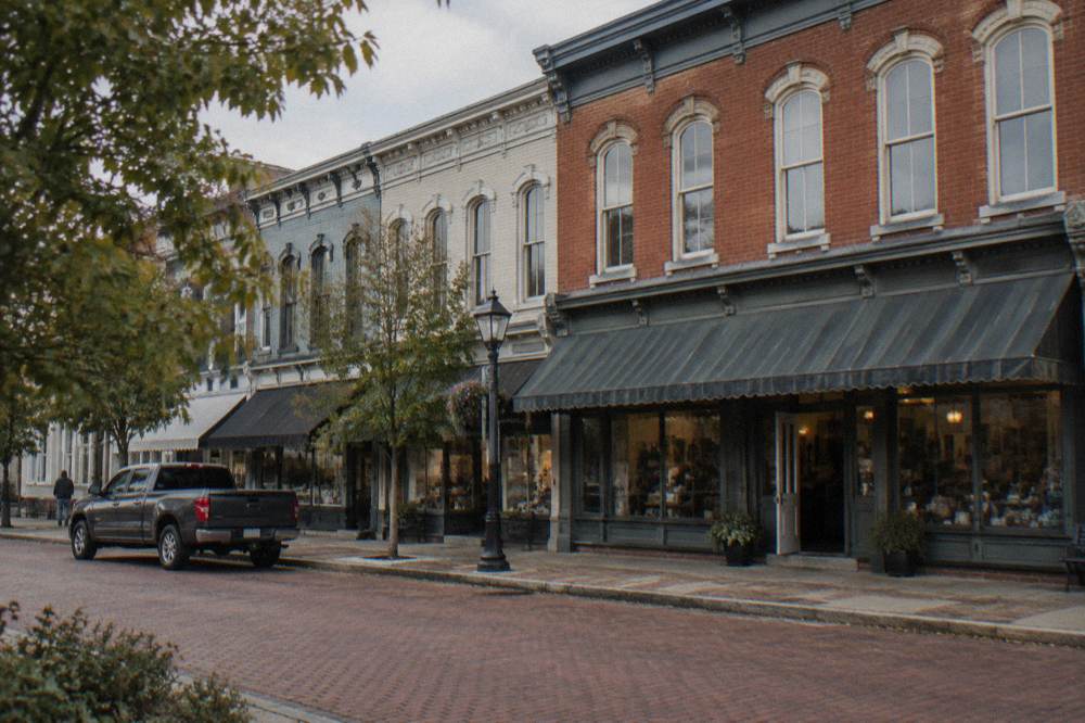Main street storefronts in Bardstown Kentucky on a quiet afternoon